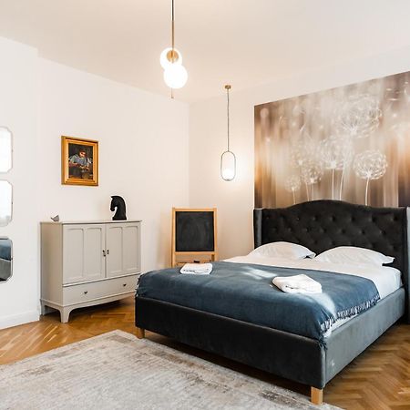 Lara'S Loft Appartement Braşov Buitenkant foto